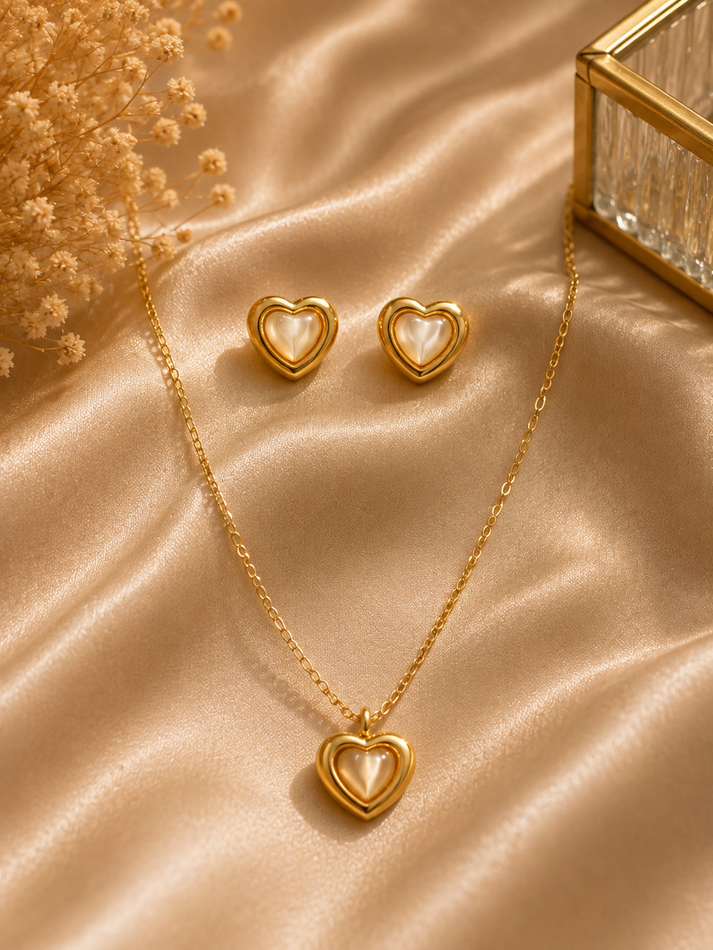 Elegant, vintage-inspired jewelry set