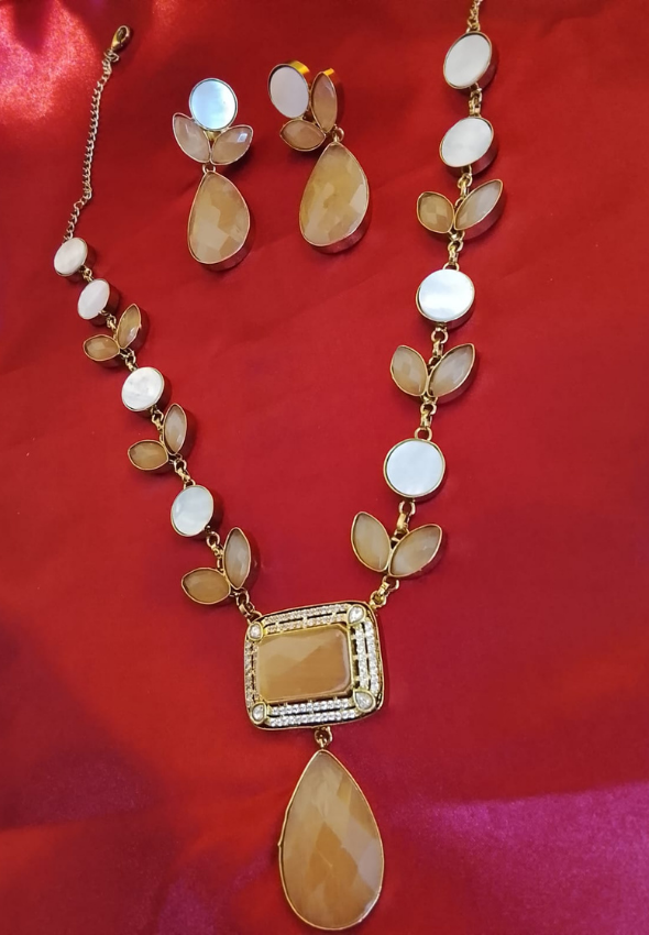 Emerald & Ivory Statement Necklace Set