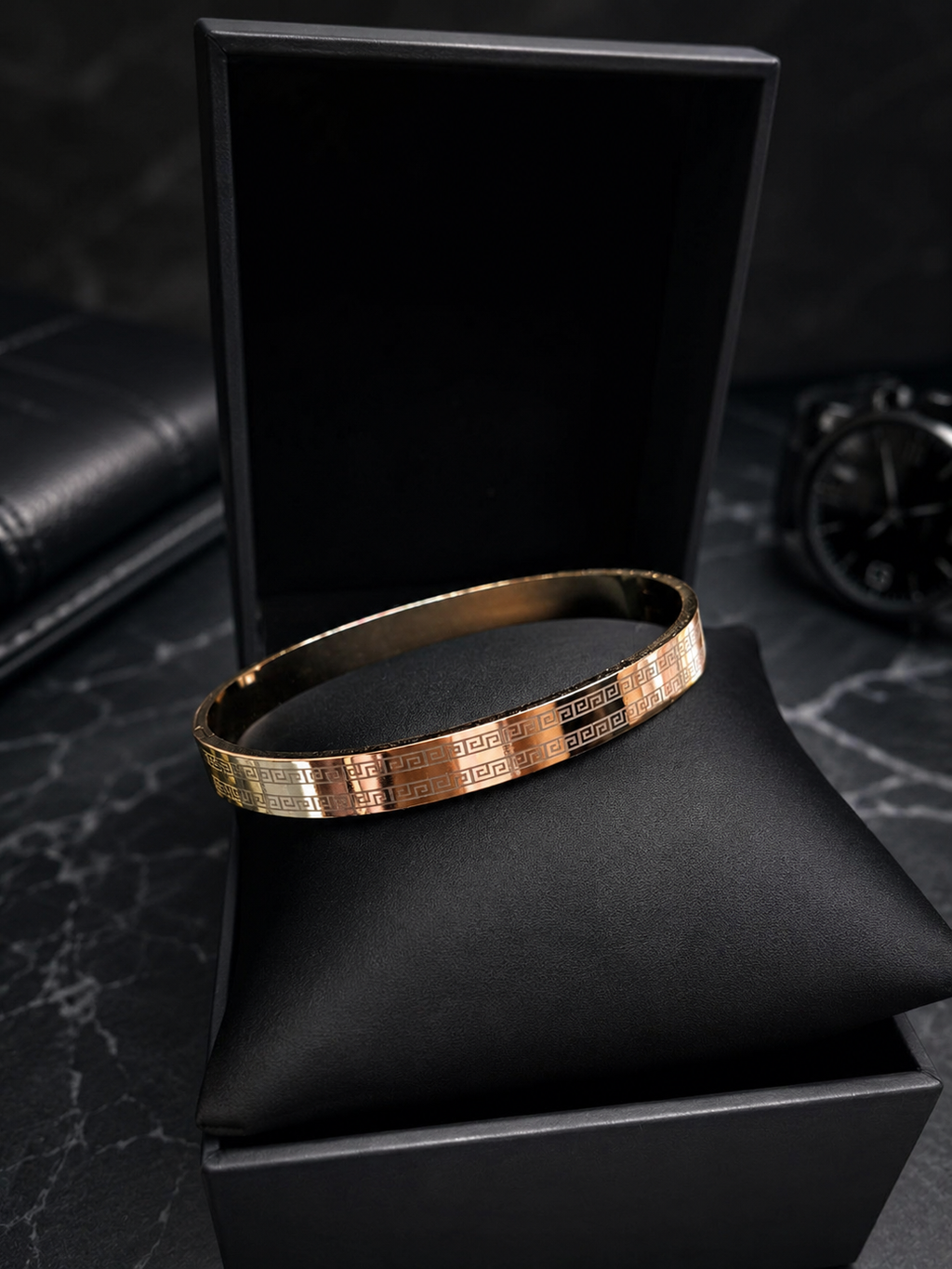 Refined yellow gold Greek key men's bracelet