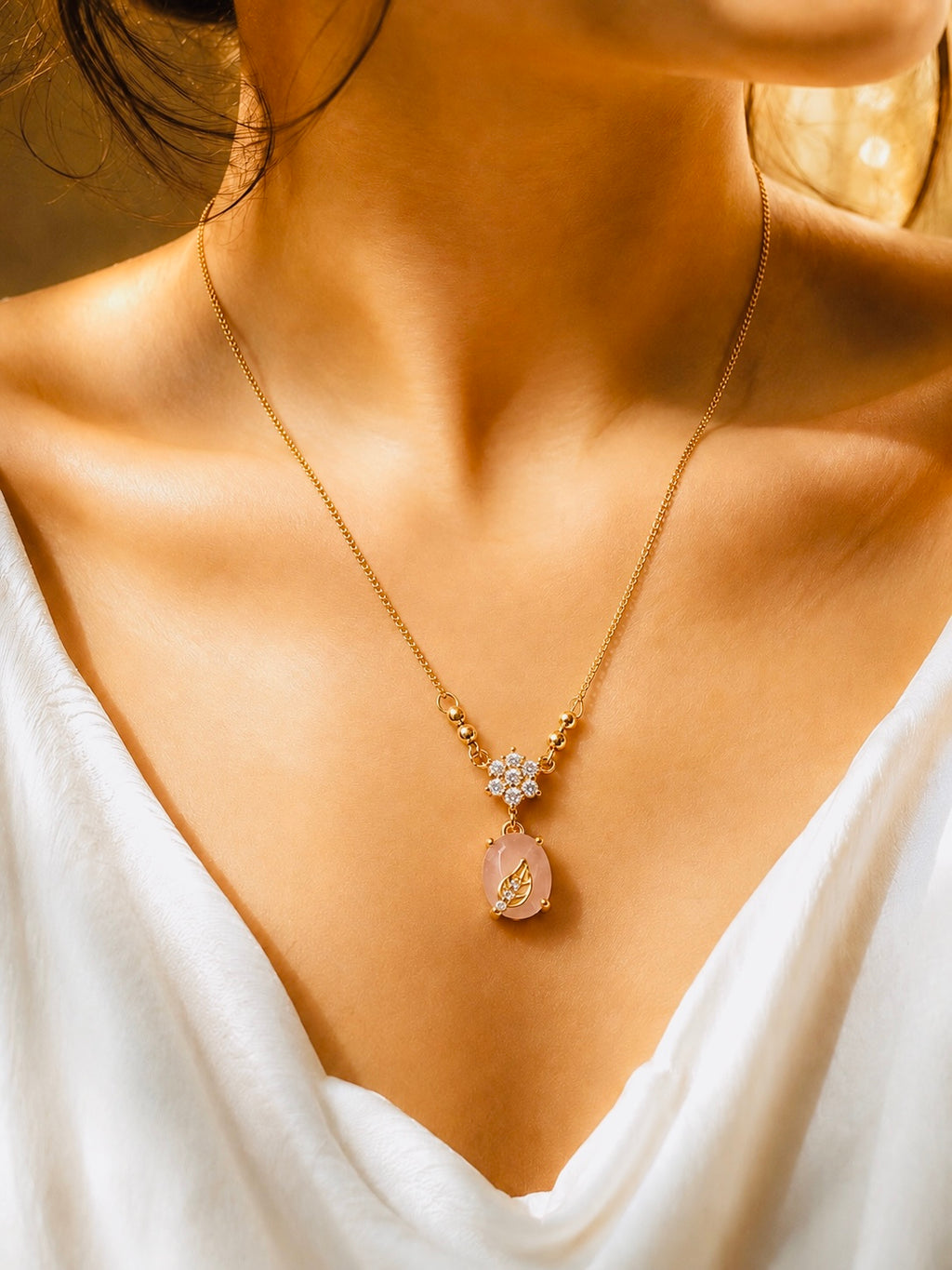 Minimalist gold-plated pendant necklace