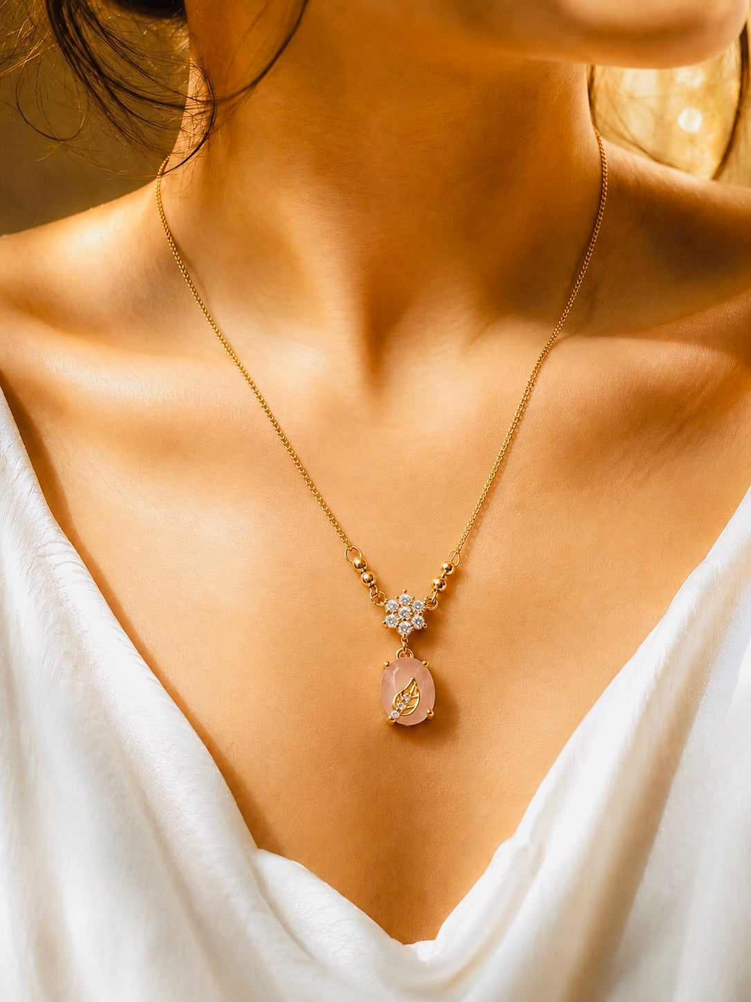 Minimalist gold-plated pendant necklace