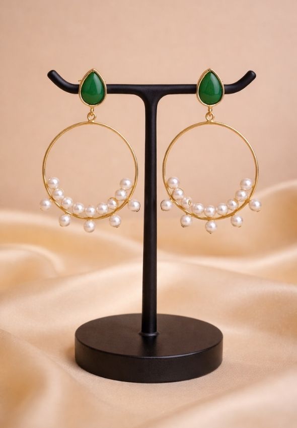 Hoop green stone and white pearl earring