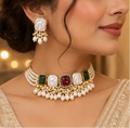Big pearl choker with clustered pearl drops