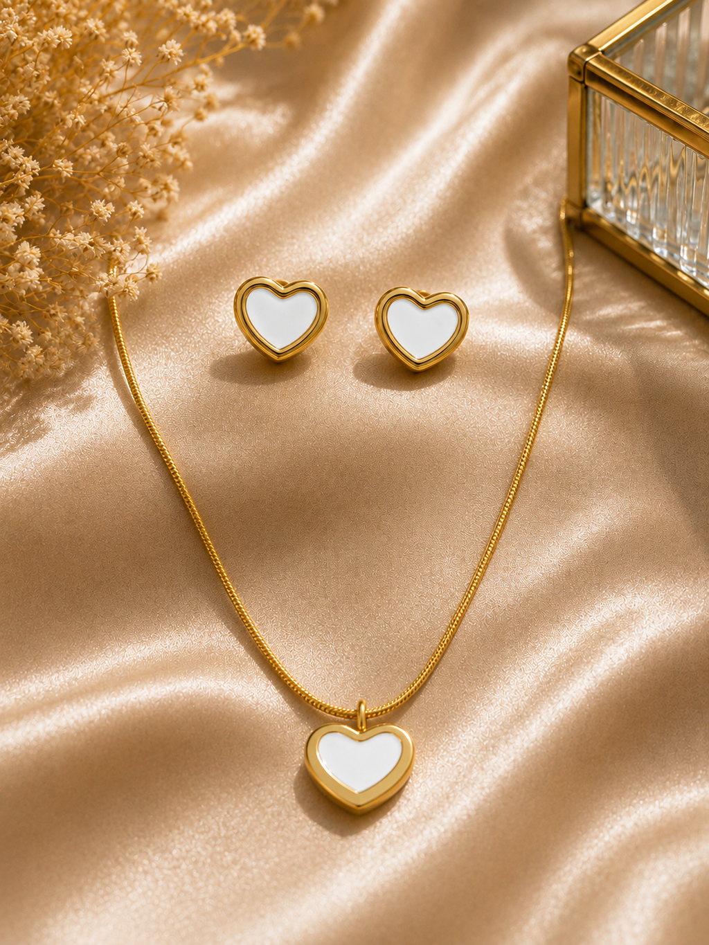 Mother-of-pearl heart pendant and earring jewelry set