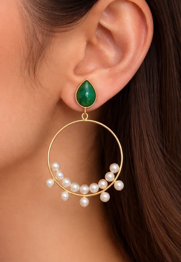Hoop green stone and white pearl earring