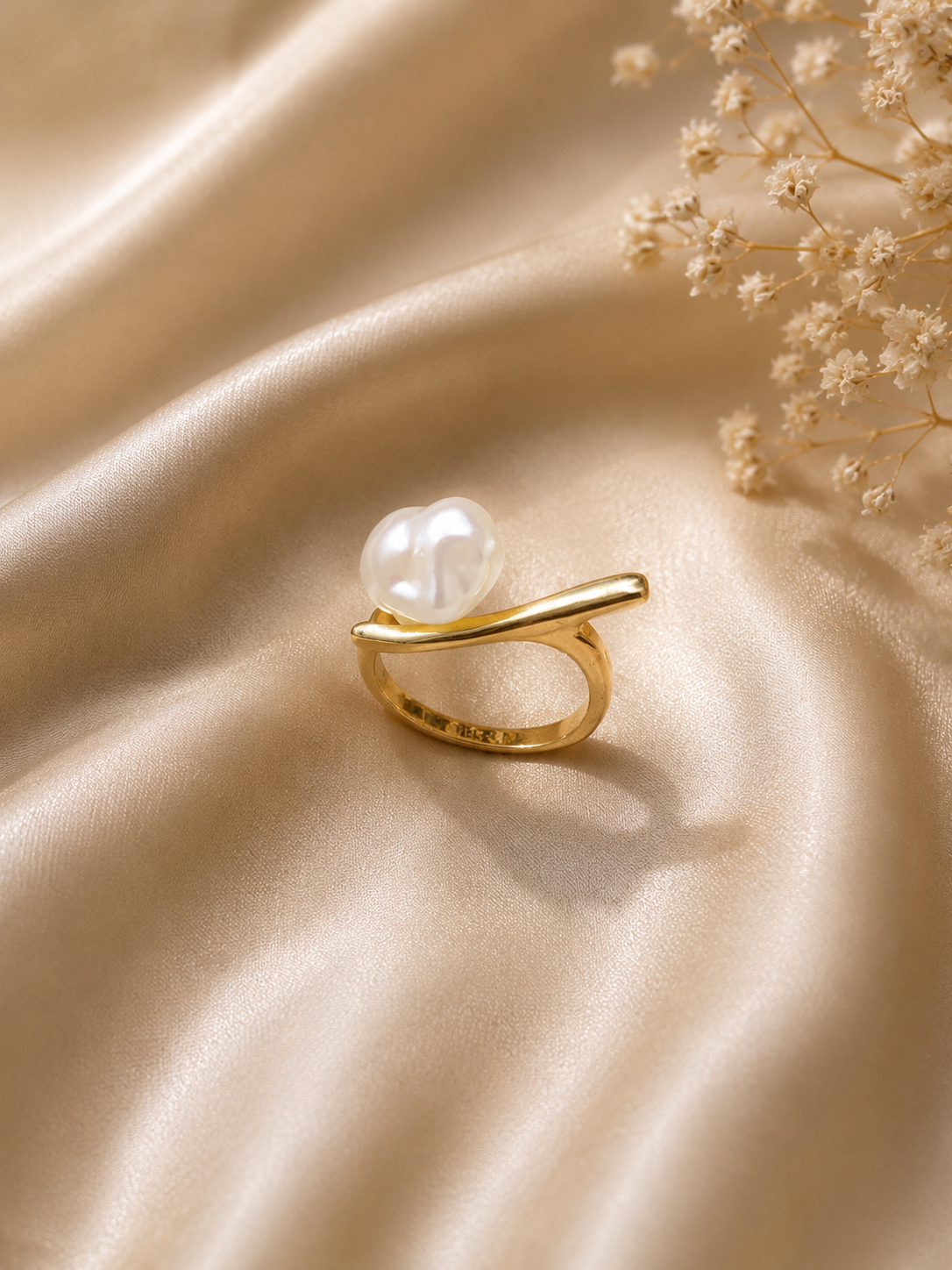 Sculptural Teardrop Baroque Pearl Ring