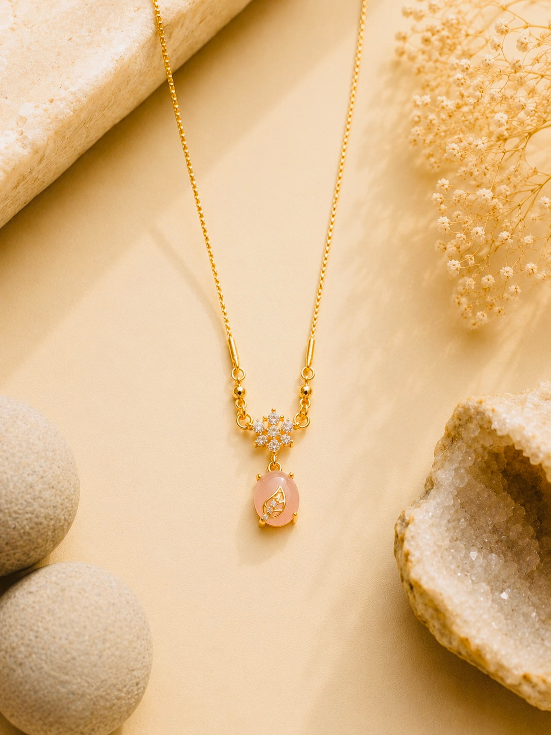 Minimalist gold-plated pendant necklace