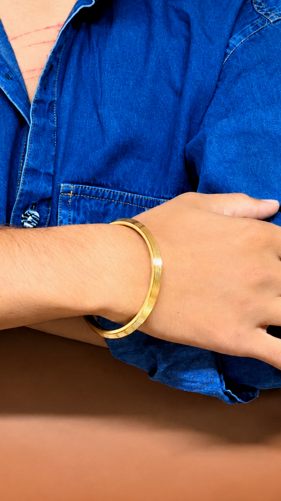 Mens elegant gold-toned Kada bracelet