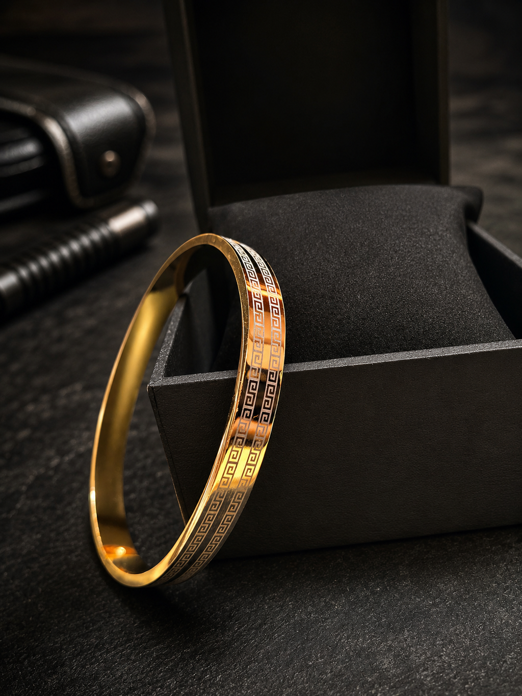 Refined yellow gold Greek key men's bracelet