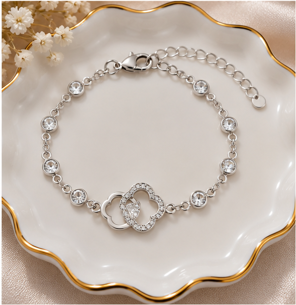 Interlocking Clover Station Link Bracelet