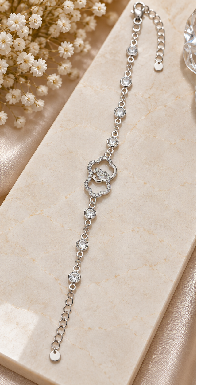 Interlocking Clover Station Link Bracelet