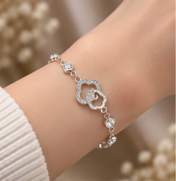 Interlocking Clover Station Link Bracelet