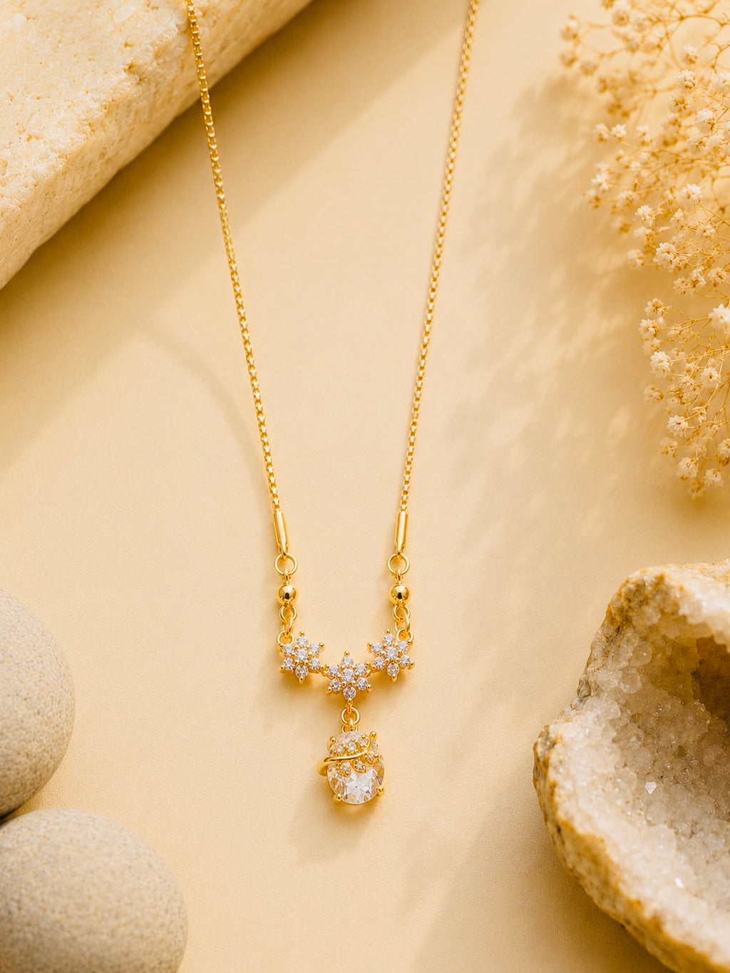 Elegant floral-themed gold short necklace