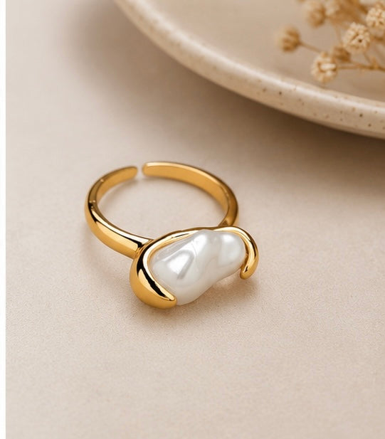 French-vintage style gold sculpted baroque pearl cocktail ring