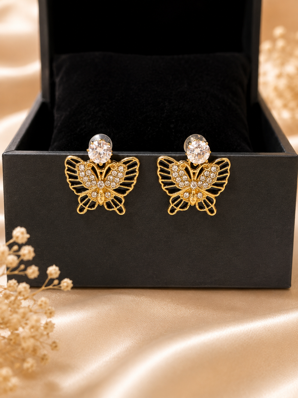 Butterfly motif and classic earrings combo stud set