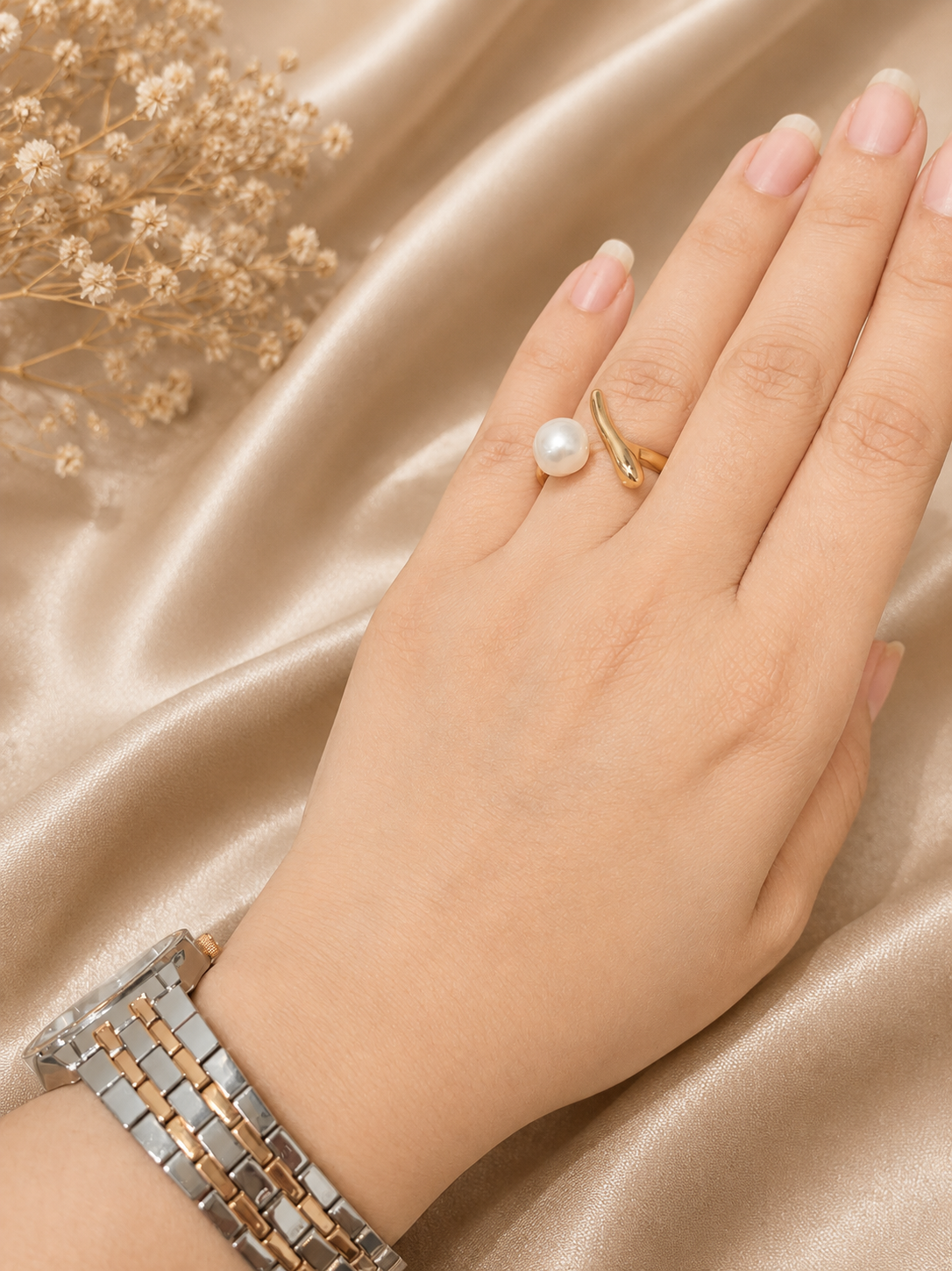 Minimalist abstract open bypass ring