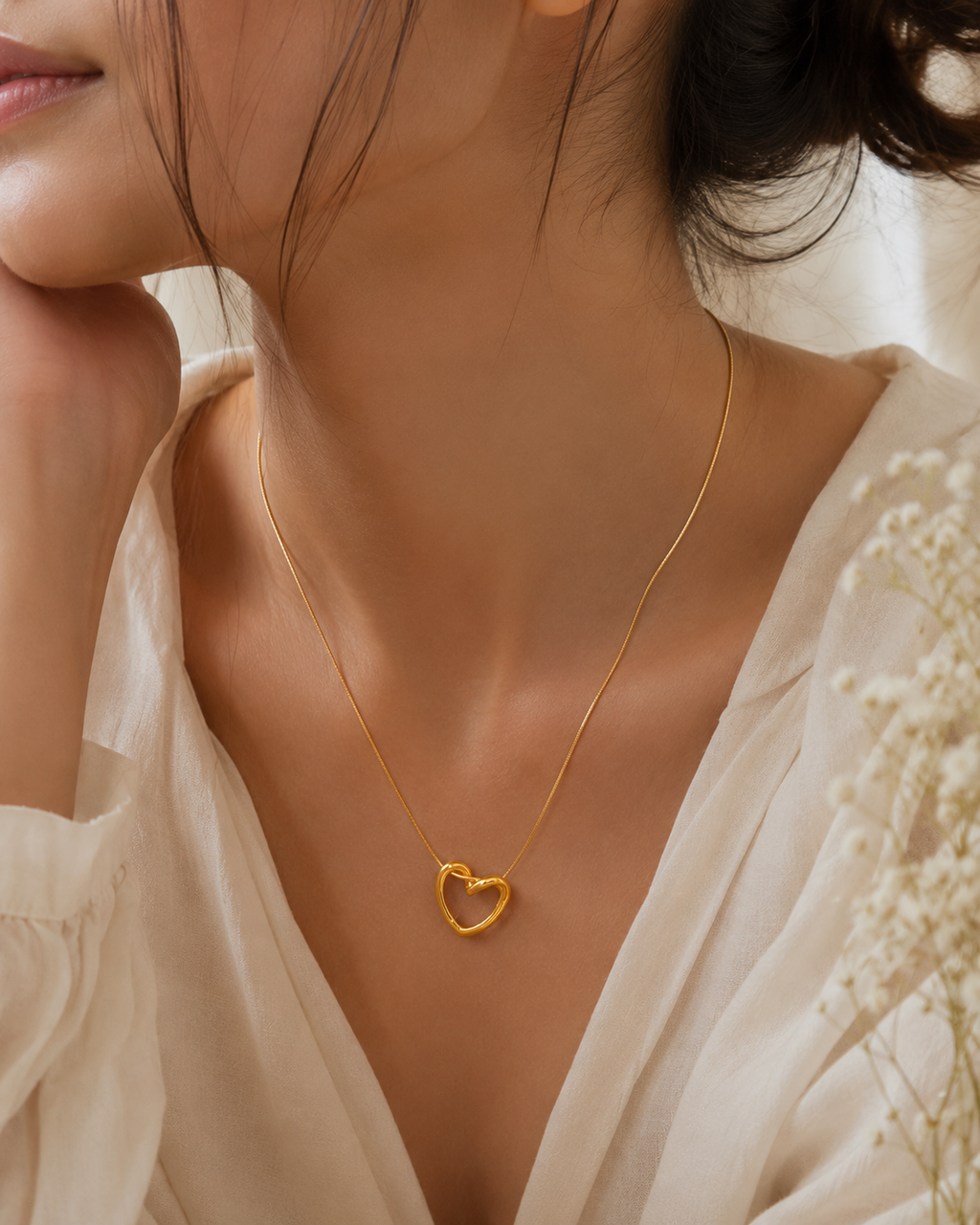 Minimalist Interlocking Heart Pendant Necklace
