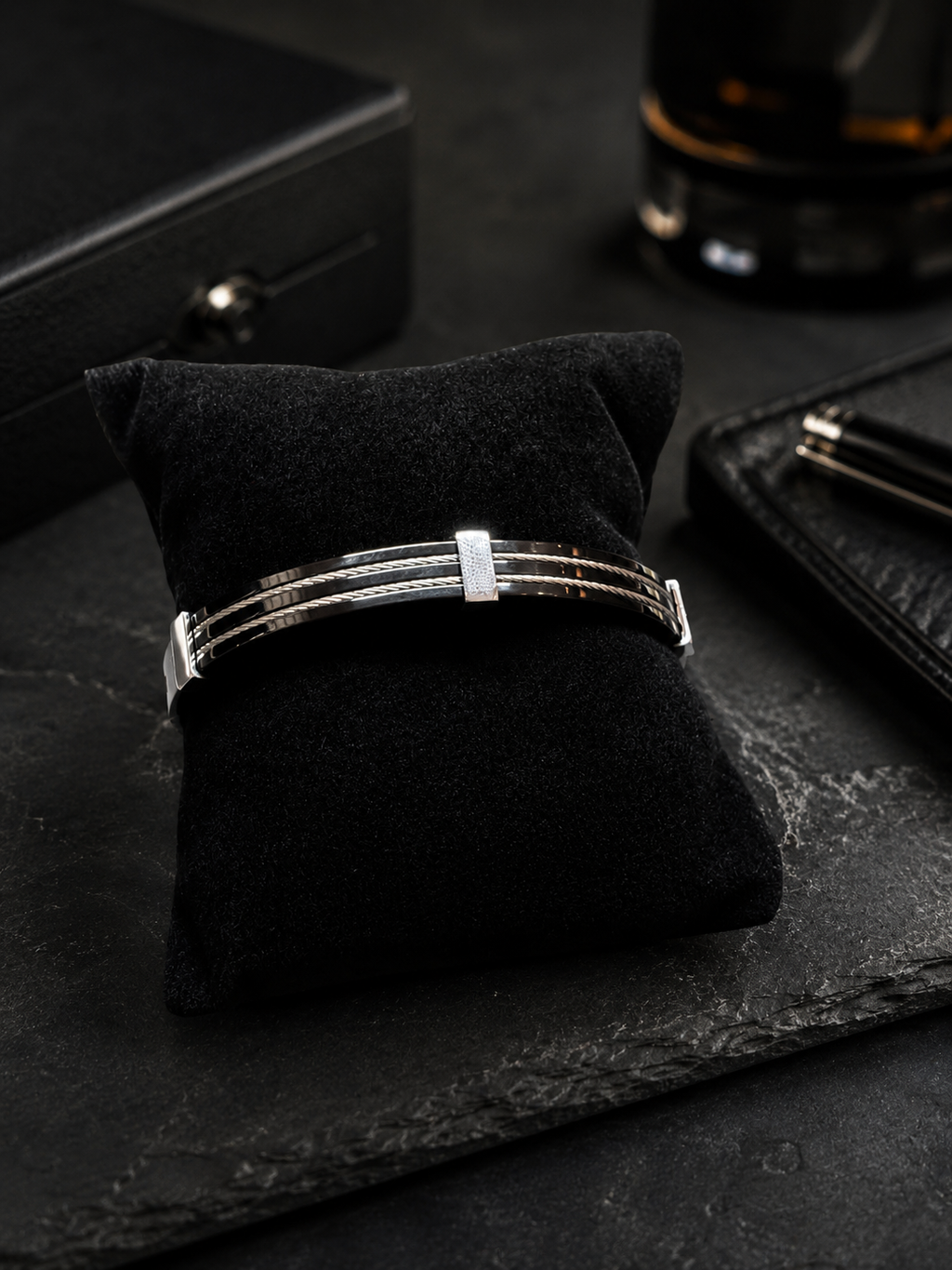 Multi-Strand Cable Wire Black & Silve Kada Men