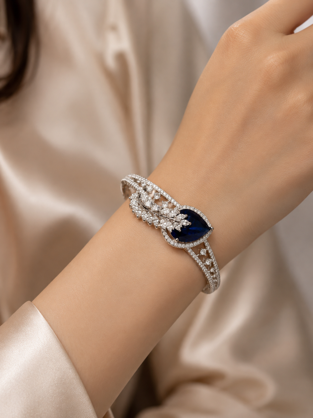 AD elegant, nature-inspired openable kada bracelet