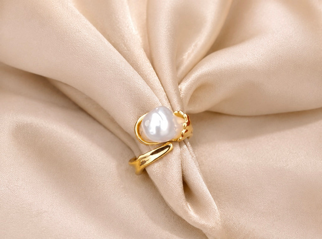 Vintage-style gold baroque pearl cocktail ring