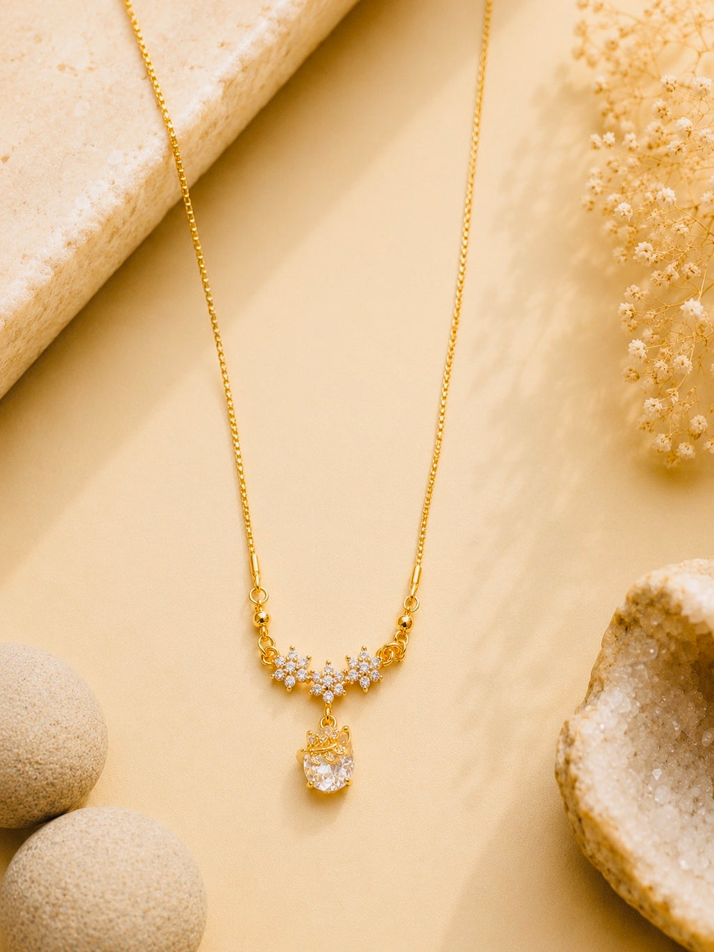 Elegant floral-themed gold short necklace