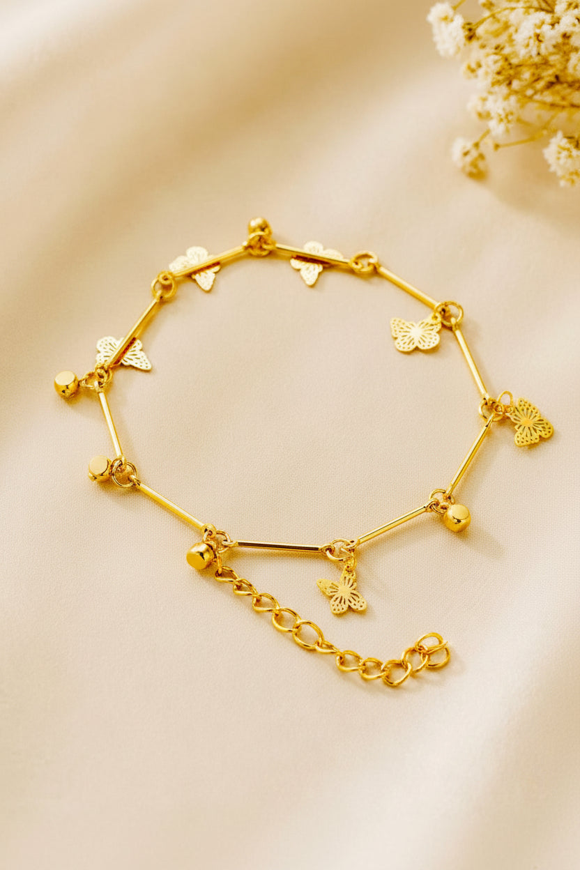 Minimalist & Elegant Charm Bracelet Design 3