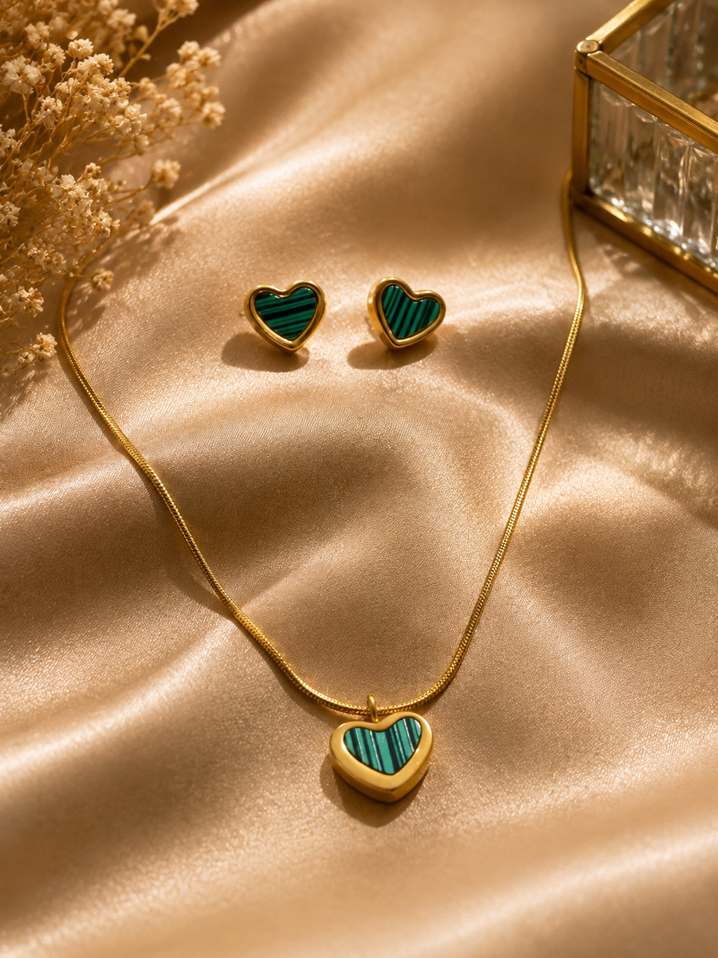 Machite-style green heart pendant and earring jewelry set