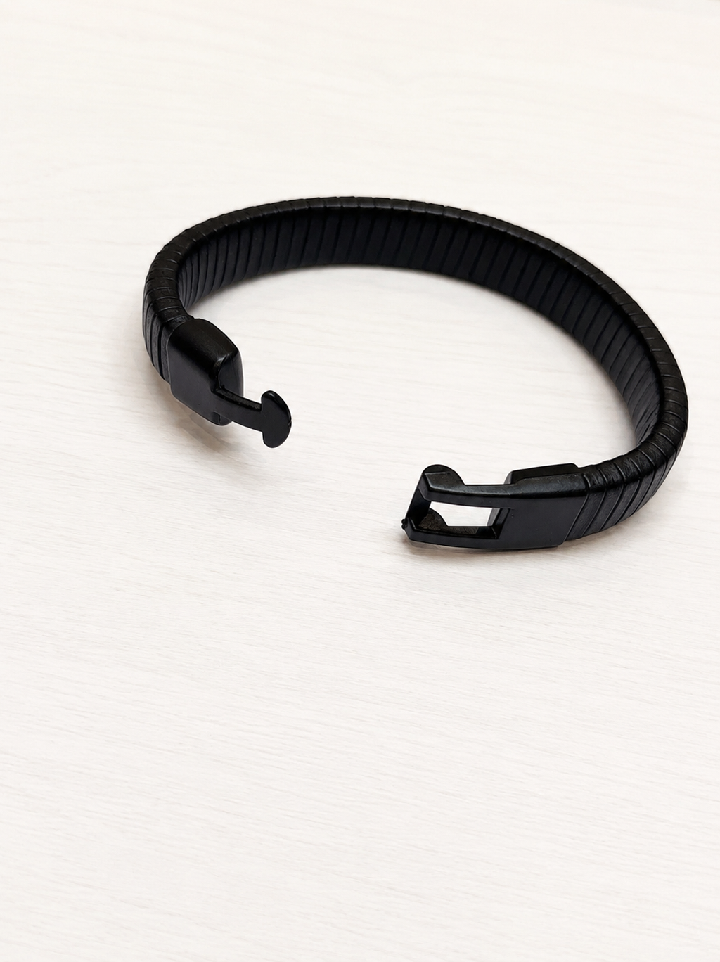 Monochrome matte black link bracelet