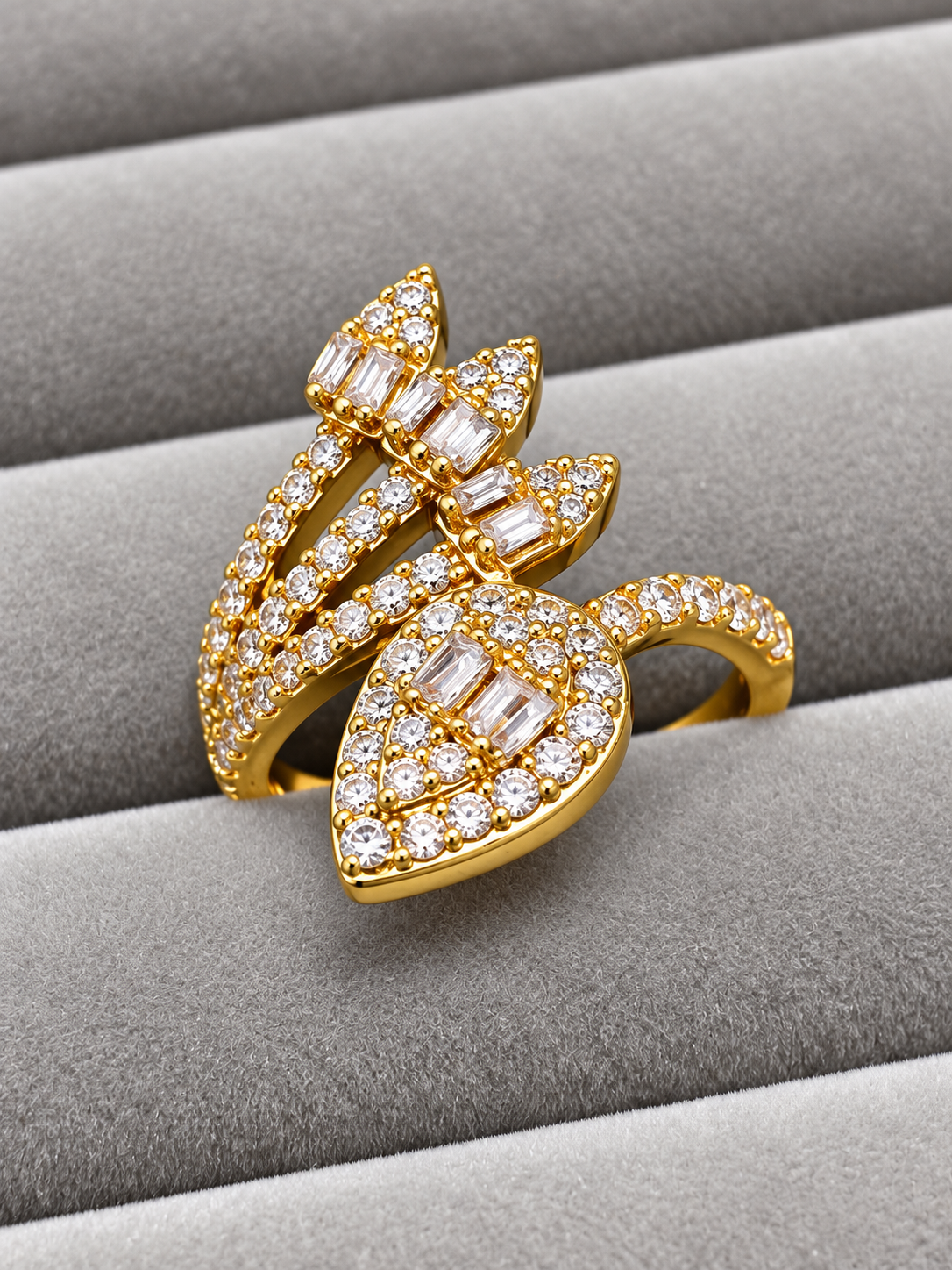 Asymmetric triple-leaf bypass ring