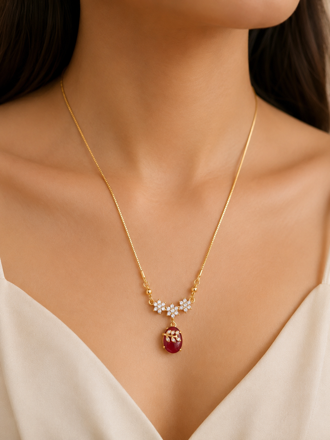 Elegant floral-themed gold short necklace