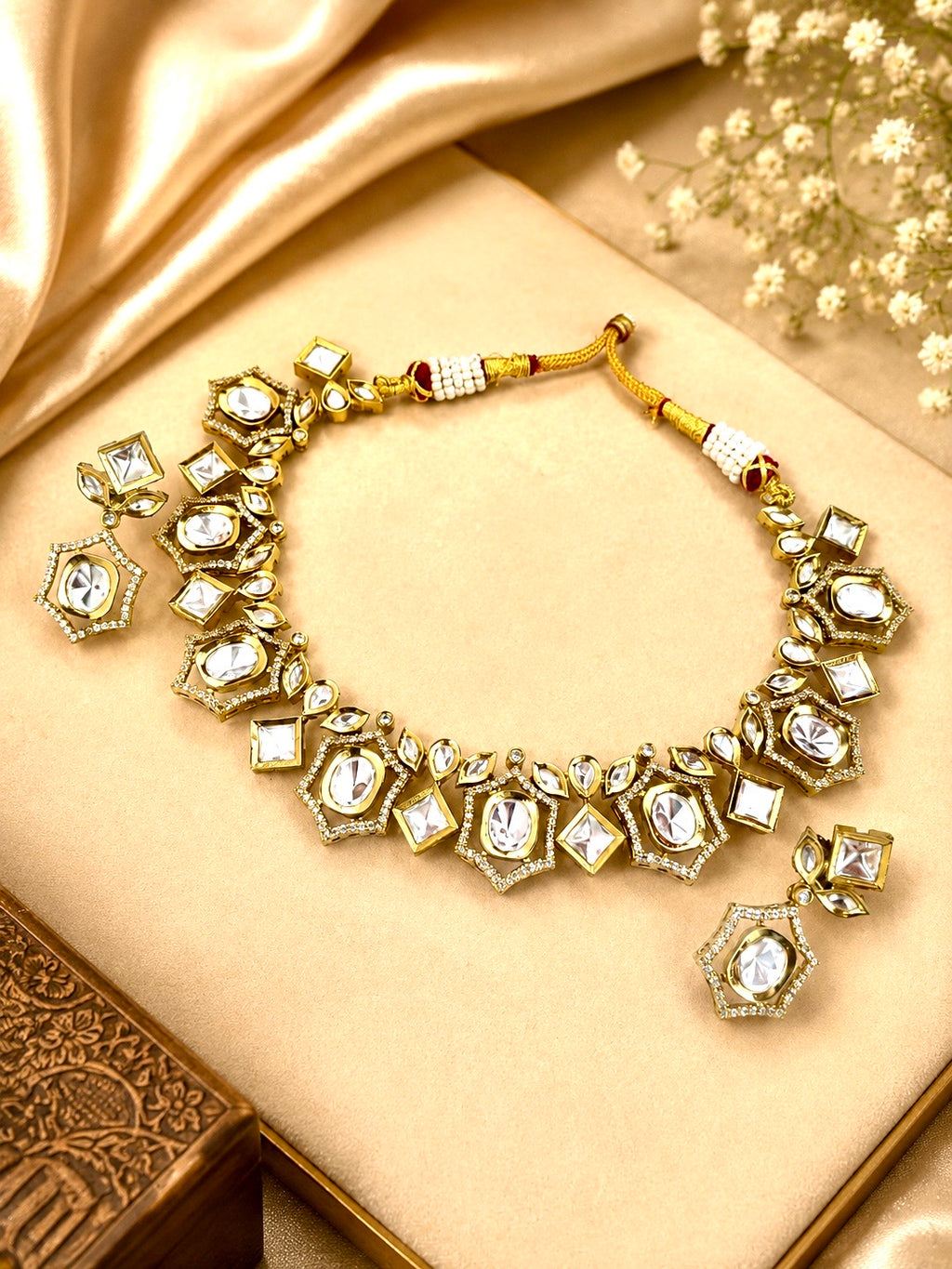 Gold-plated geometric Kundan choke necklace set