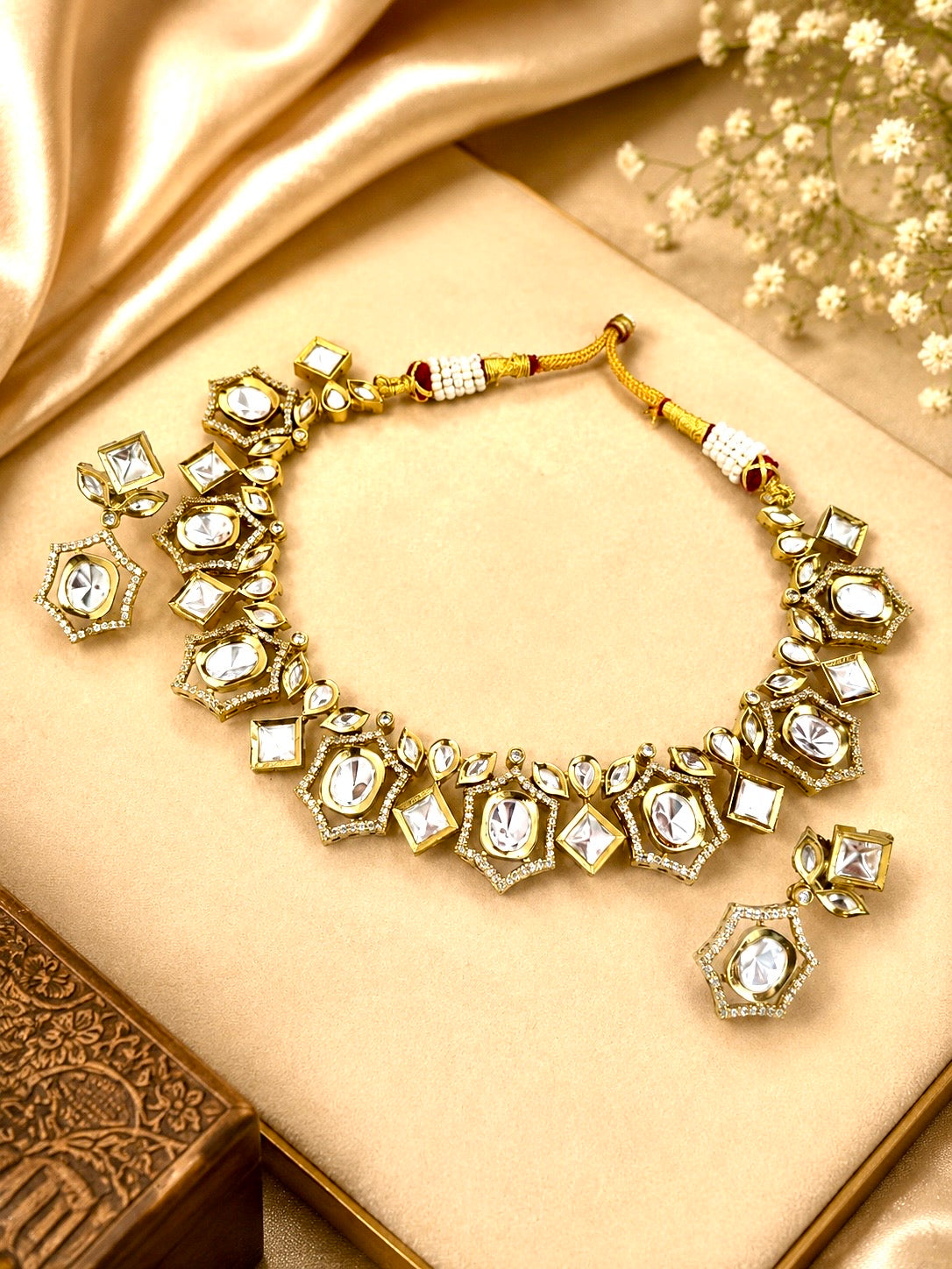 Gold-plated geometric Kundan choke necklace set