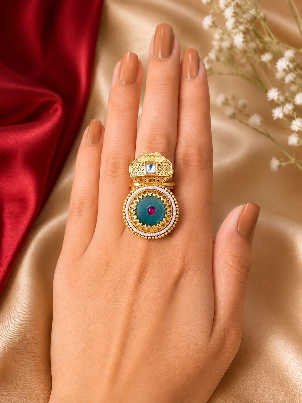 Antique gold-plated geometric shield cocktail ring