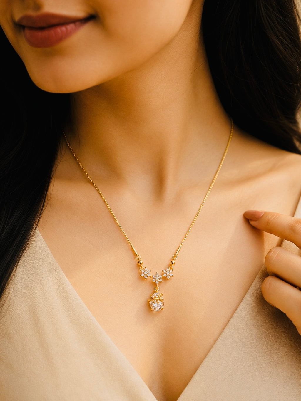 Elegant floral-themed gold short necklace