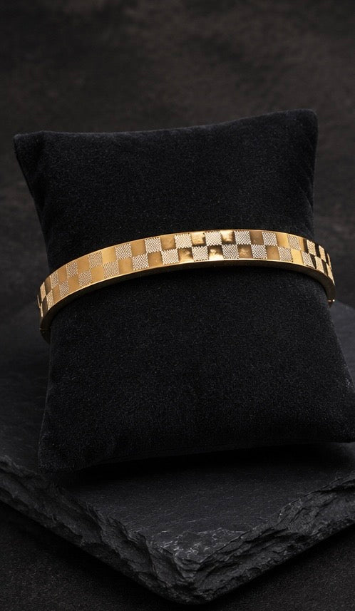 Contemporary yellow gold checkerboard men's bracelet