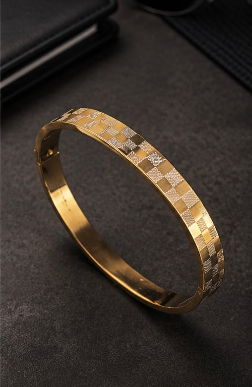 Contemporary yellow gold checkerboard men's bracelet