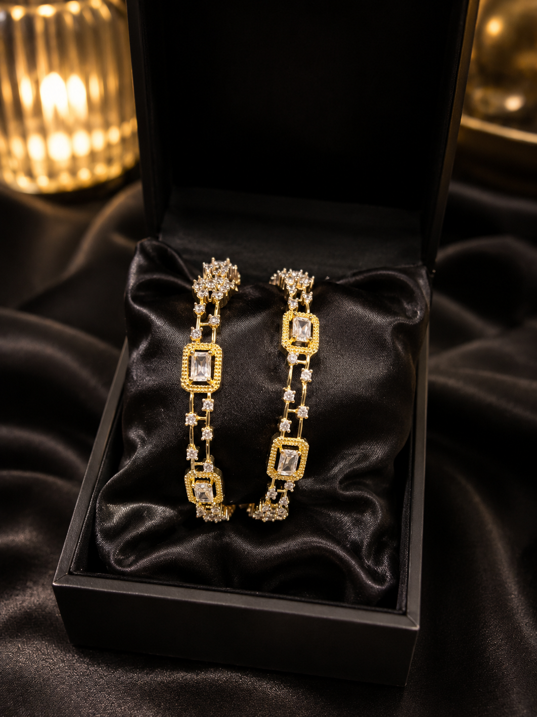 Glamorous set of two gold-plated geometric link bangles