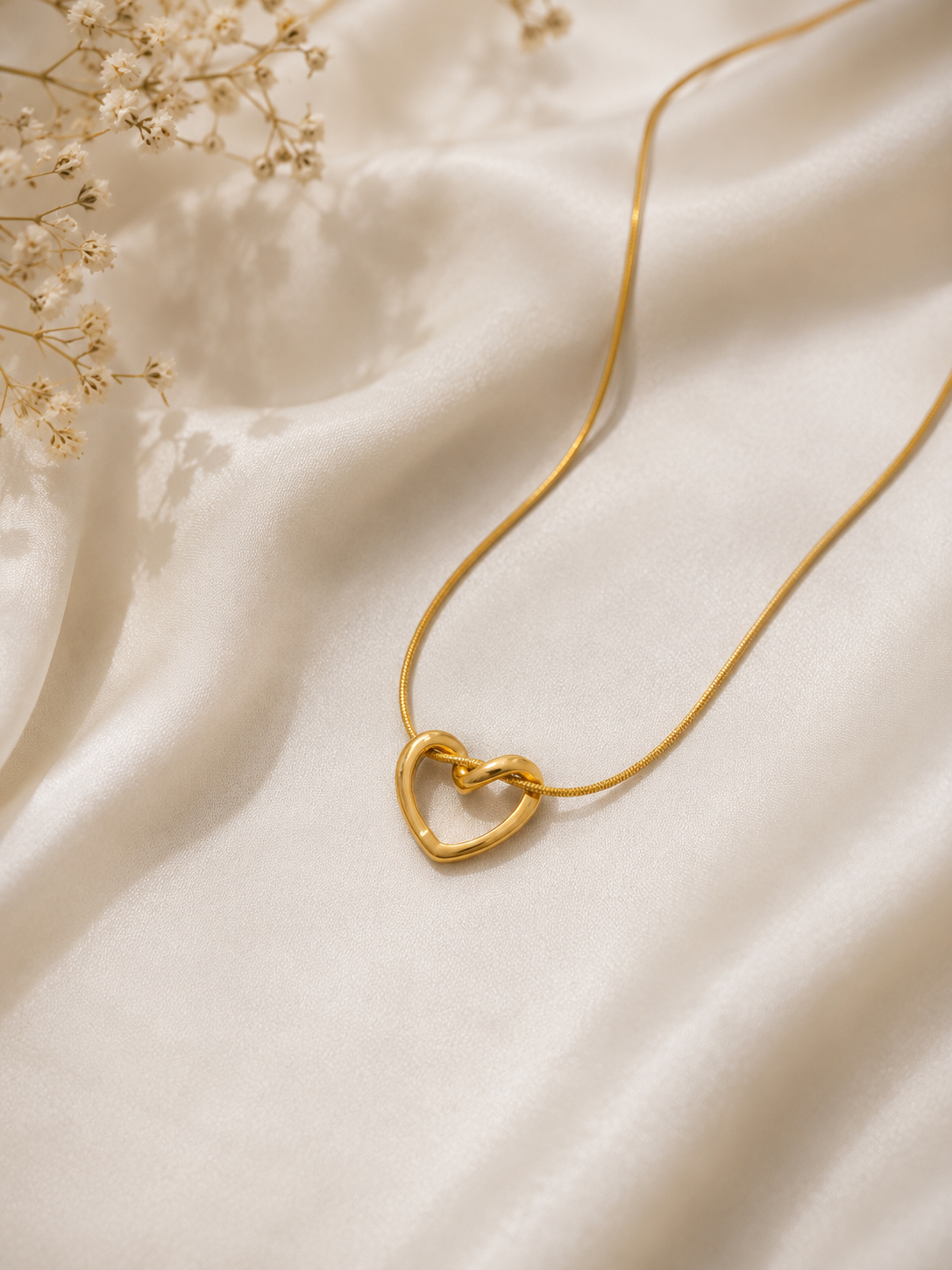 Minimalist Interlocking Heart Pendant Necklace