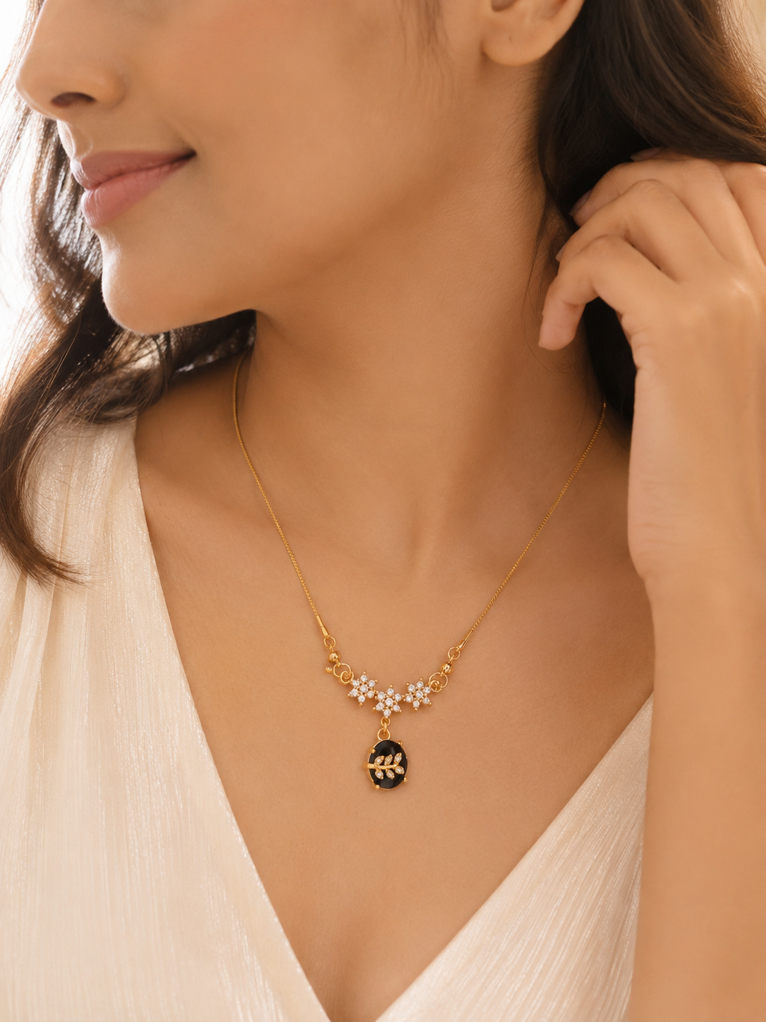 Elegant floral-themed gold short necklace