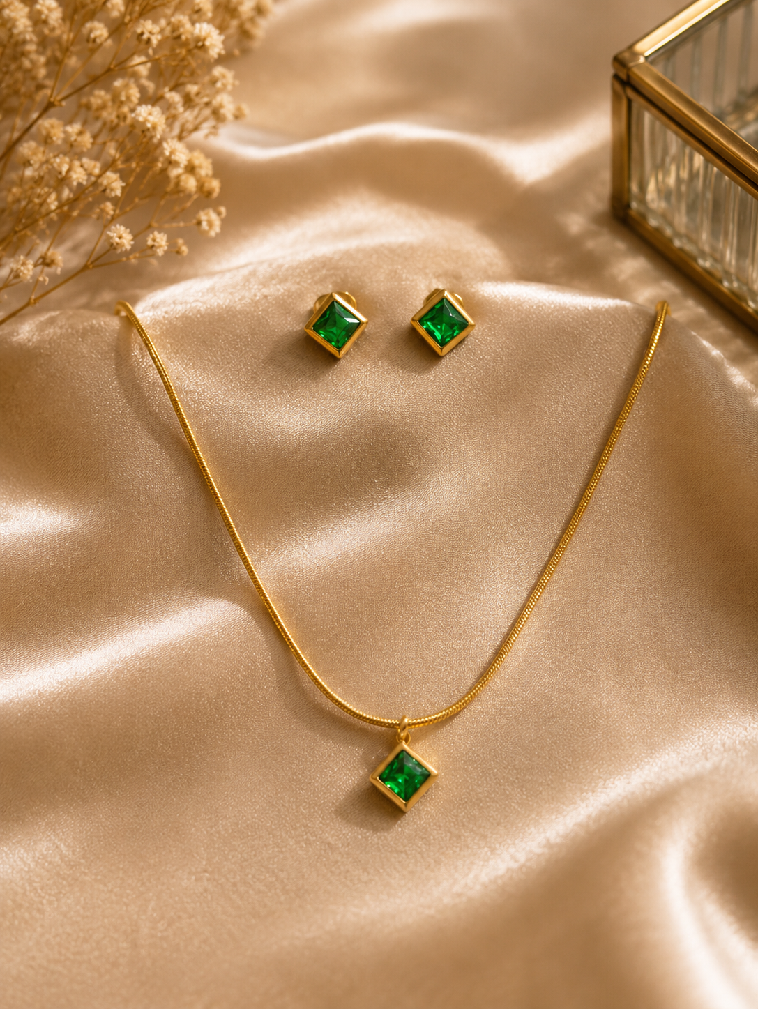 Emerald green square pendant and earring jewelry set