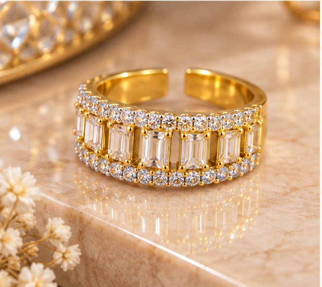 Triple-band geometric statement ring