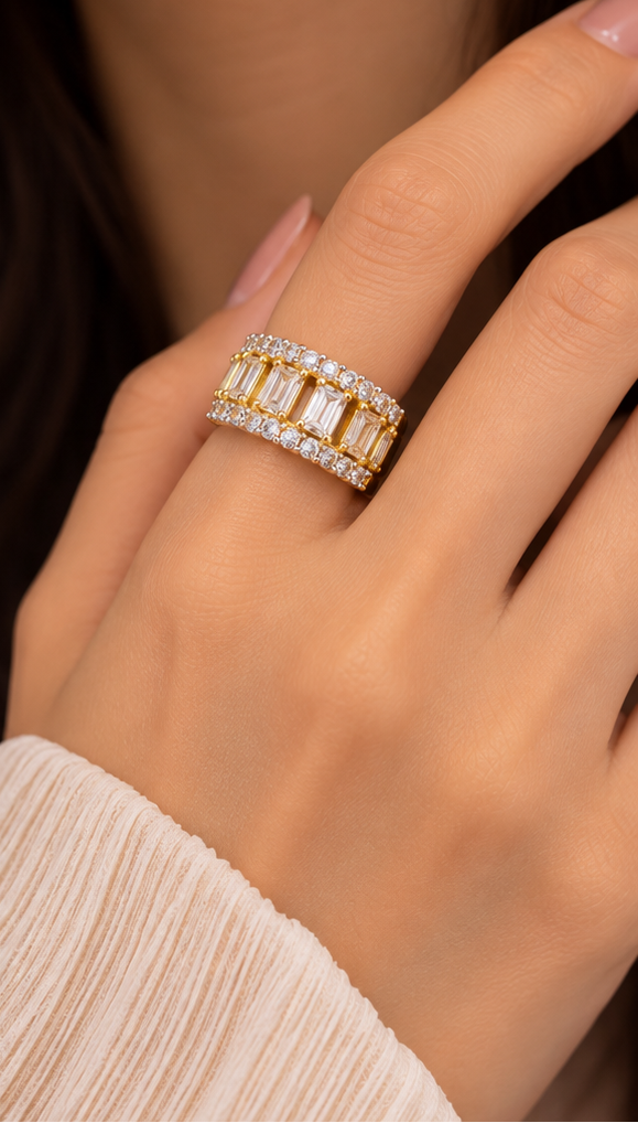 Triple-band geometric statement ring