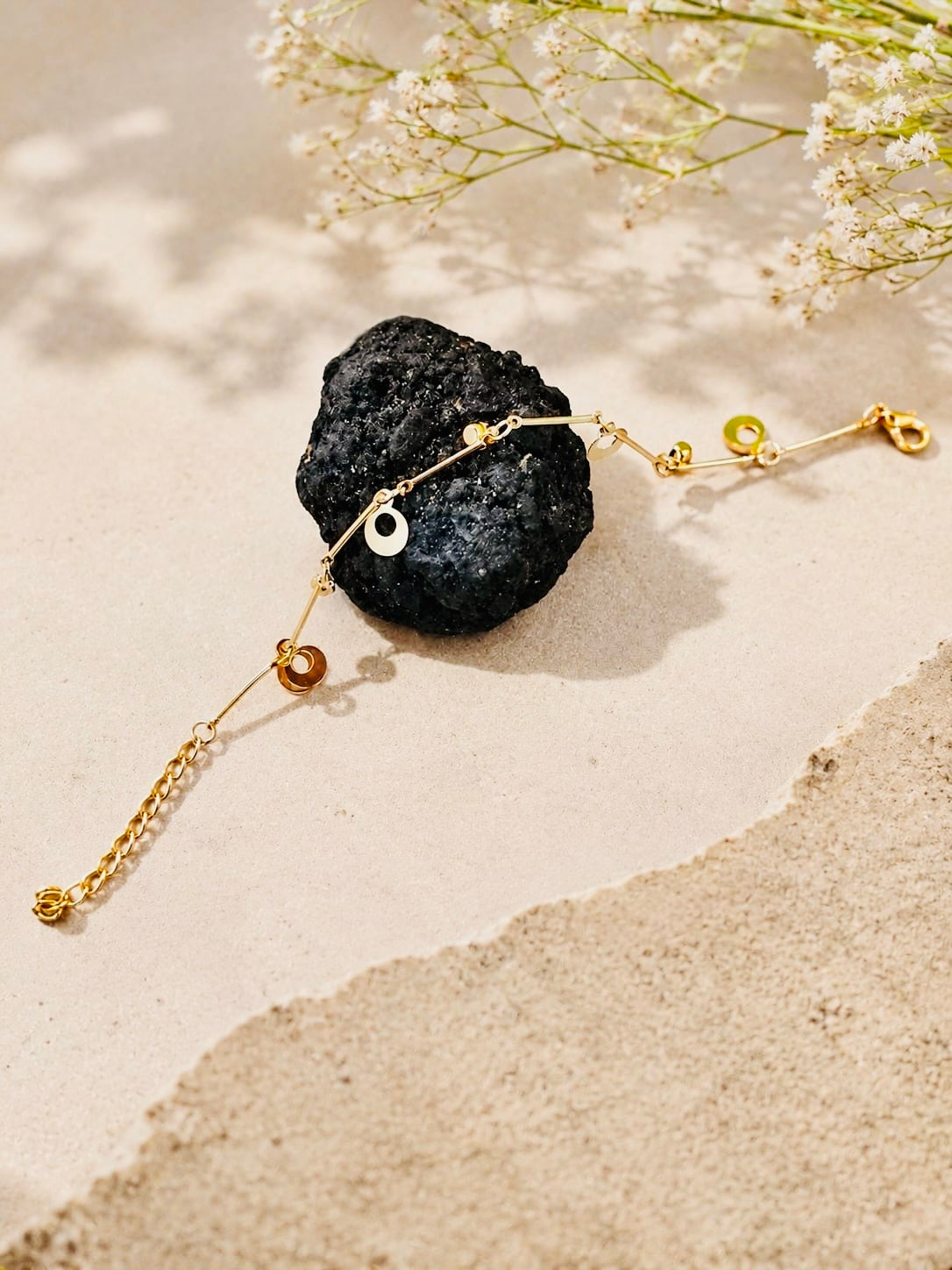 Minimalist & Elegant Charm Bracelet Design 1