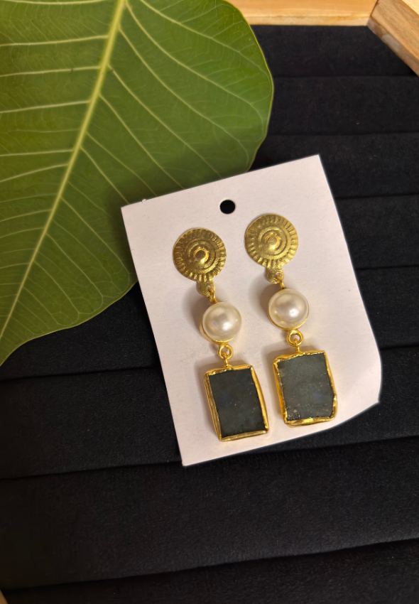 Brass pearl earring with uncut green stone